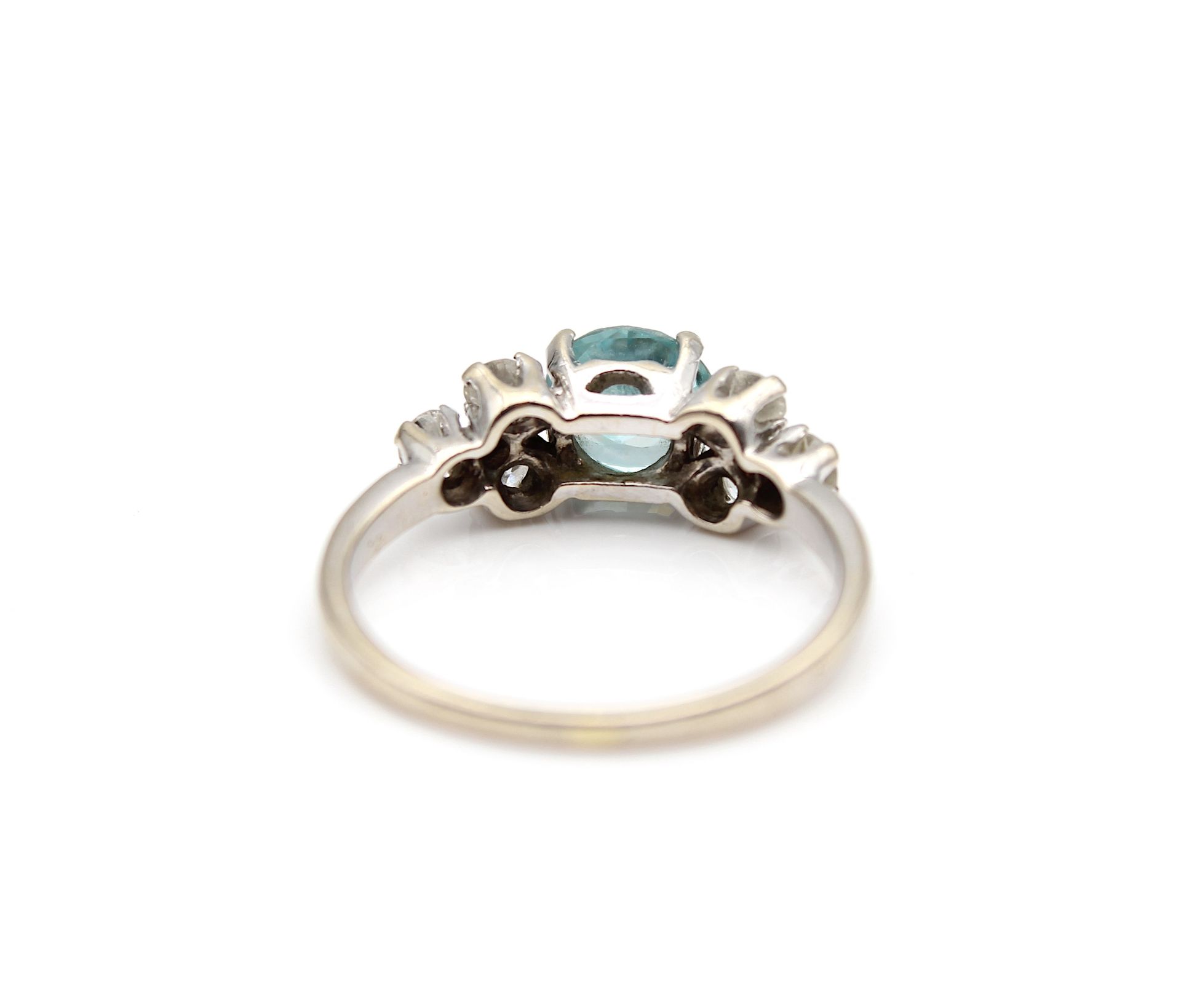 Bezaubernder Ring mit einem blauen Zirkon und Brillanten - Bild 5 aus 5