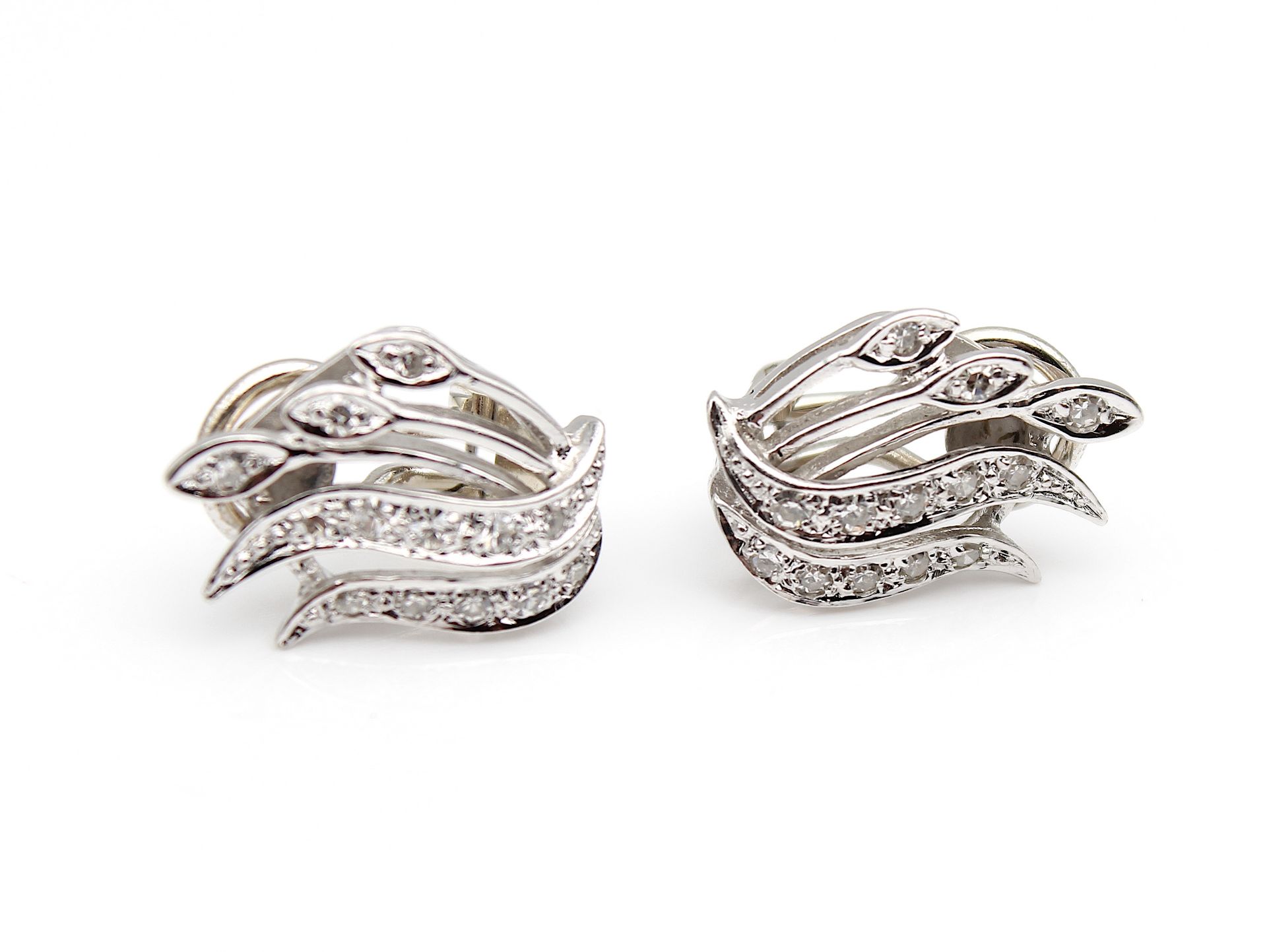 Pretty pair of ear clips with diamonds - Image 3 of 4