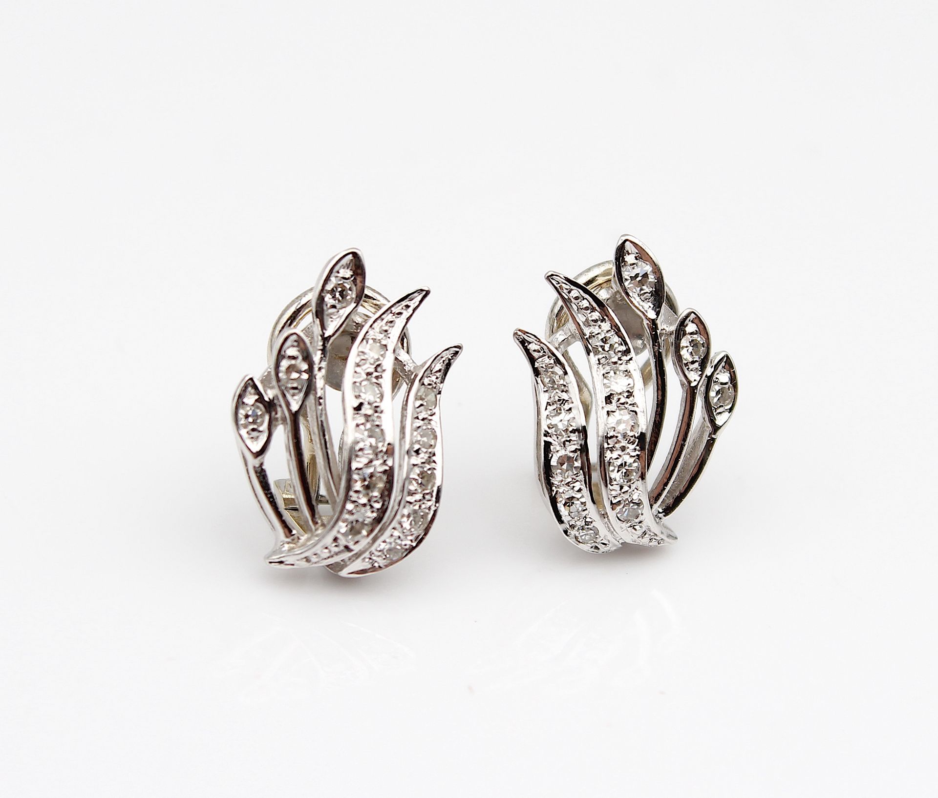 Pretty pair of ear clips with diamonds - Image 2 of 4