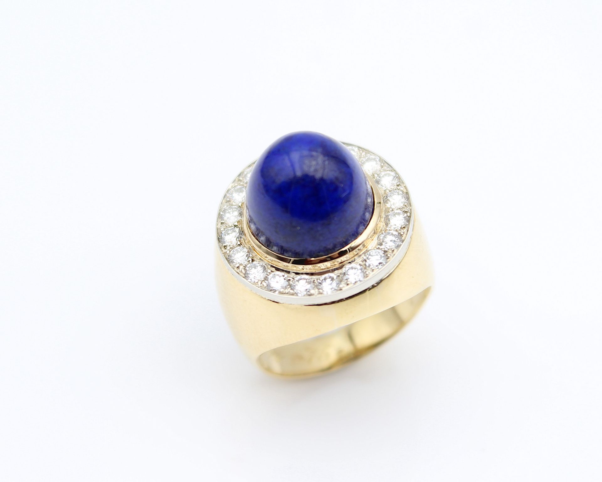 Exclusive ring from Vienna with lapis lazuli and brilliants