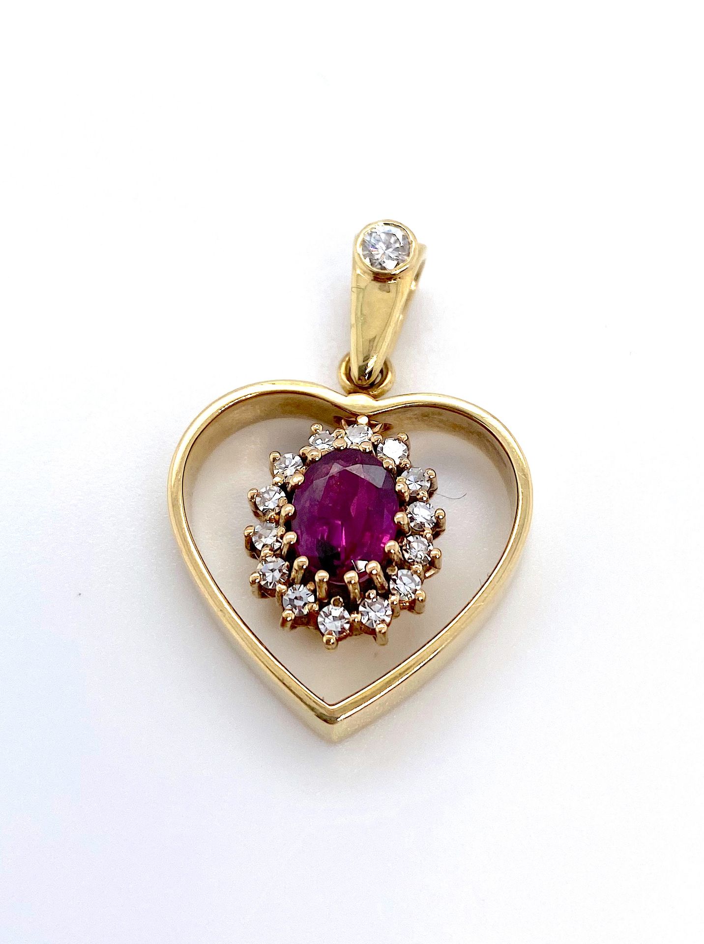 Pendant with ruby, diamonds and brilliants