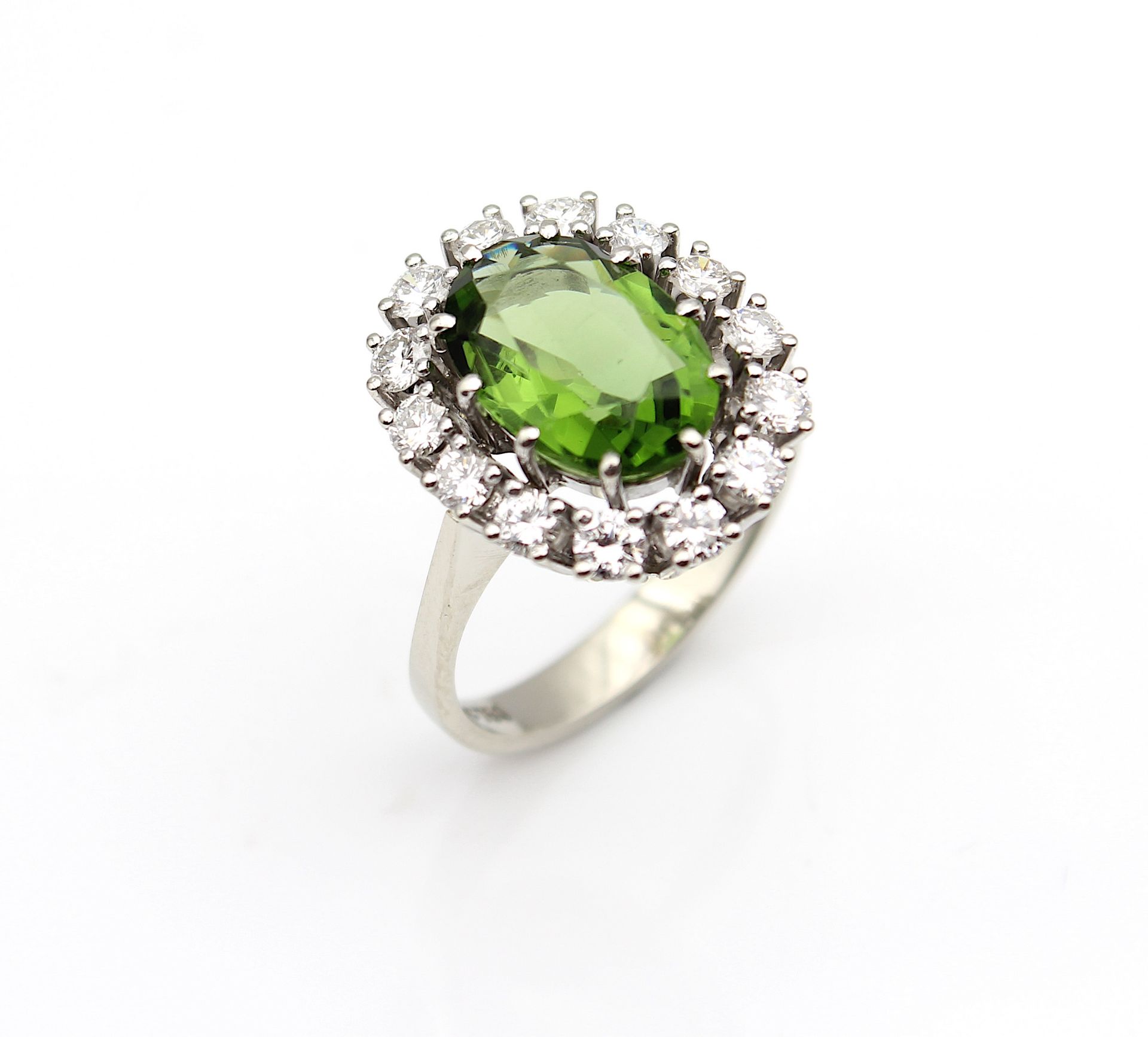 Jewel style ring with brilliants