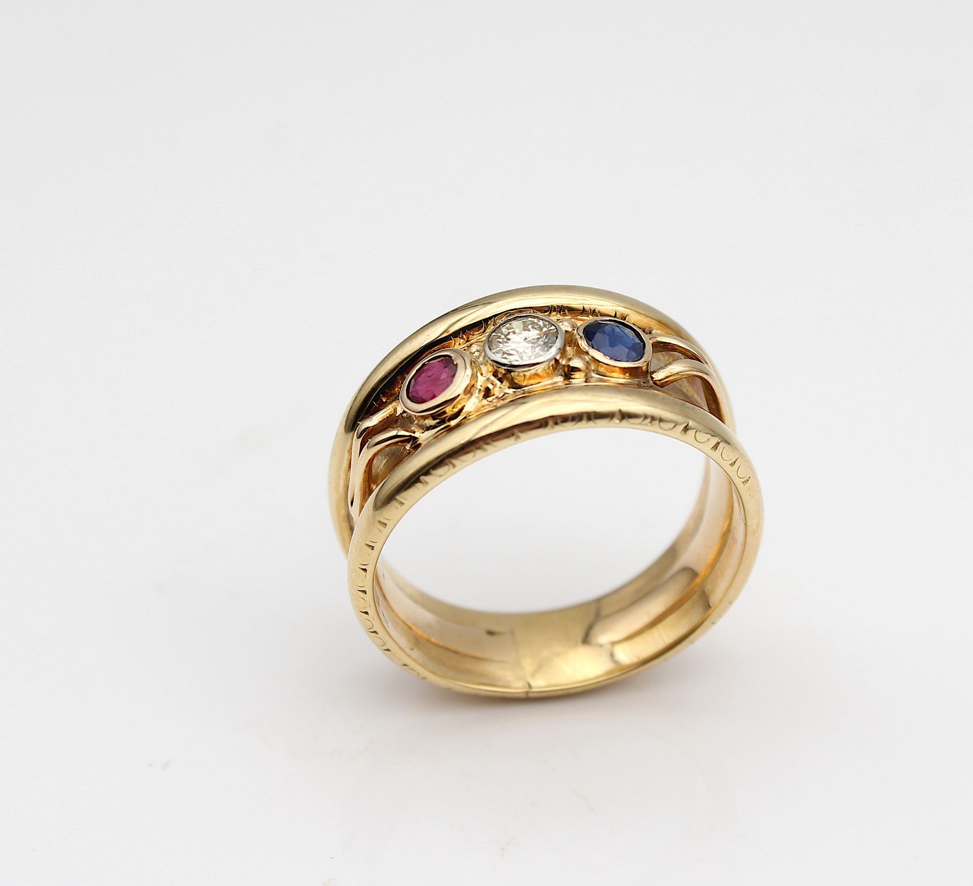 Pretty wide ring with sapphire, ruby and brilliant