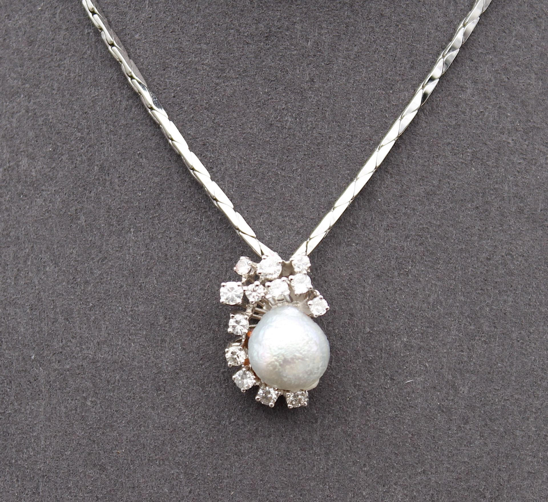 Necklace with cultured pearl and brilliants total ca. 0,75 c - Image 2 of 3