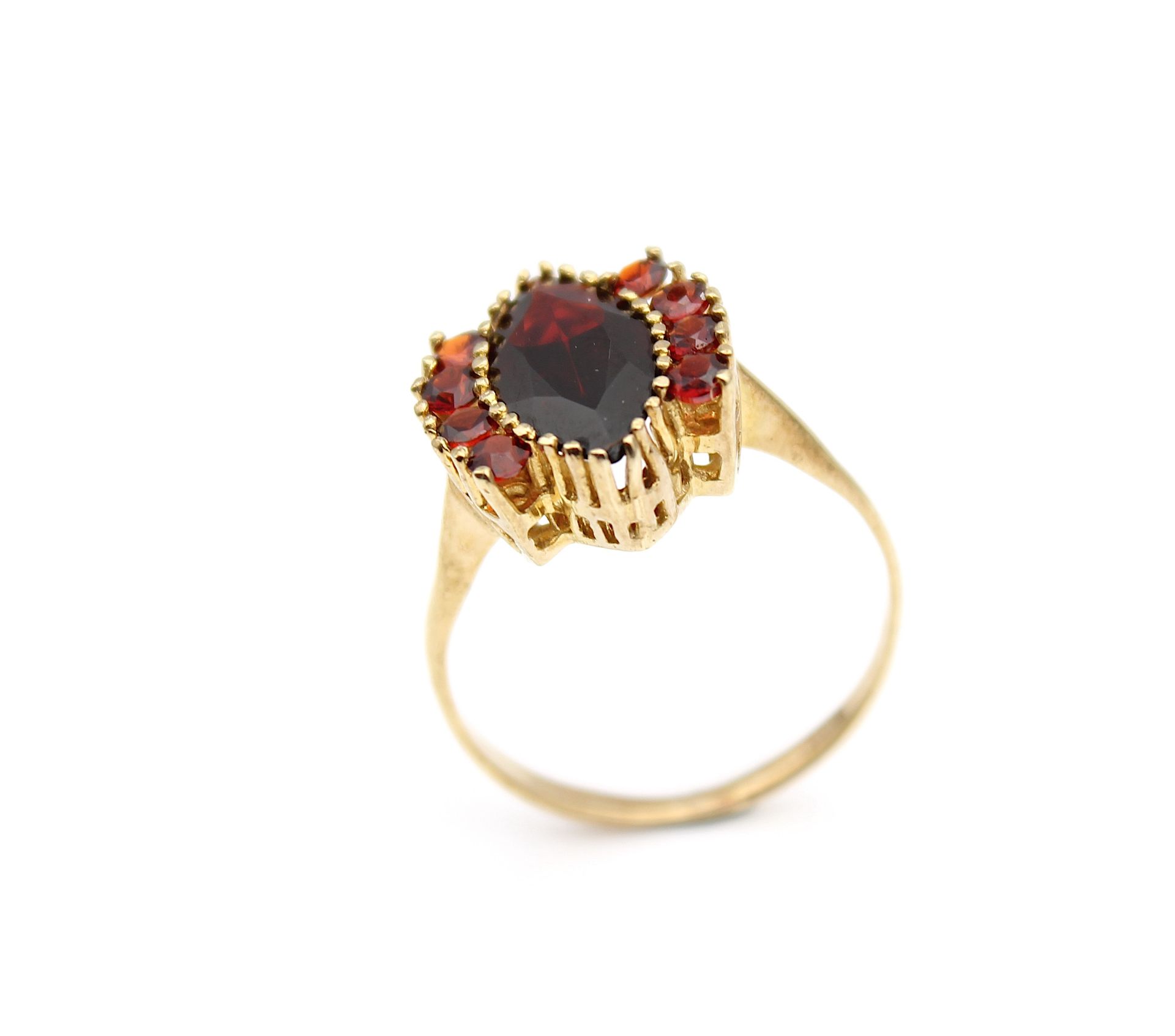 Modern garnet ring - Image 2 of 4