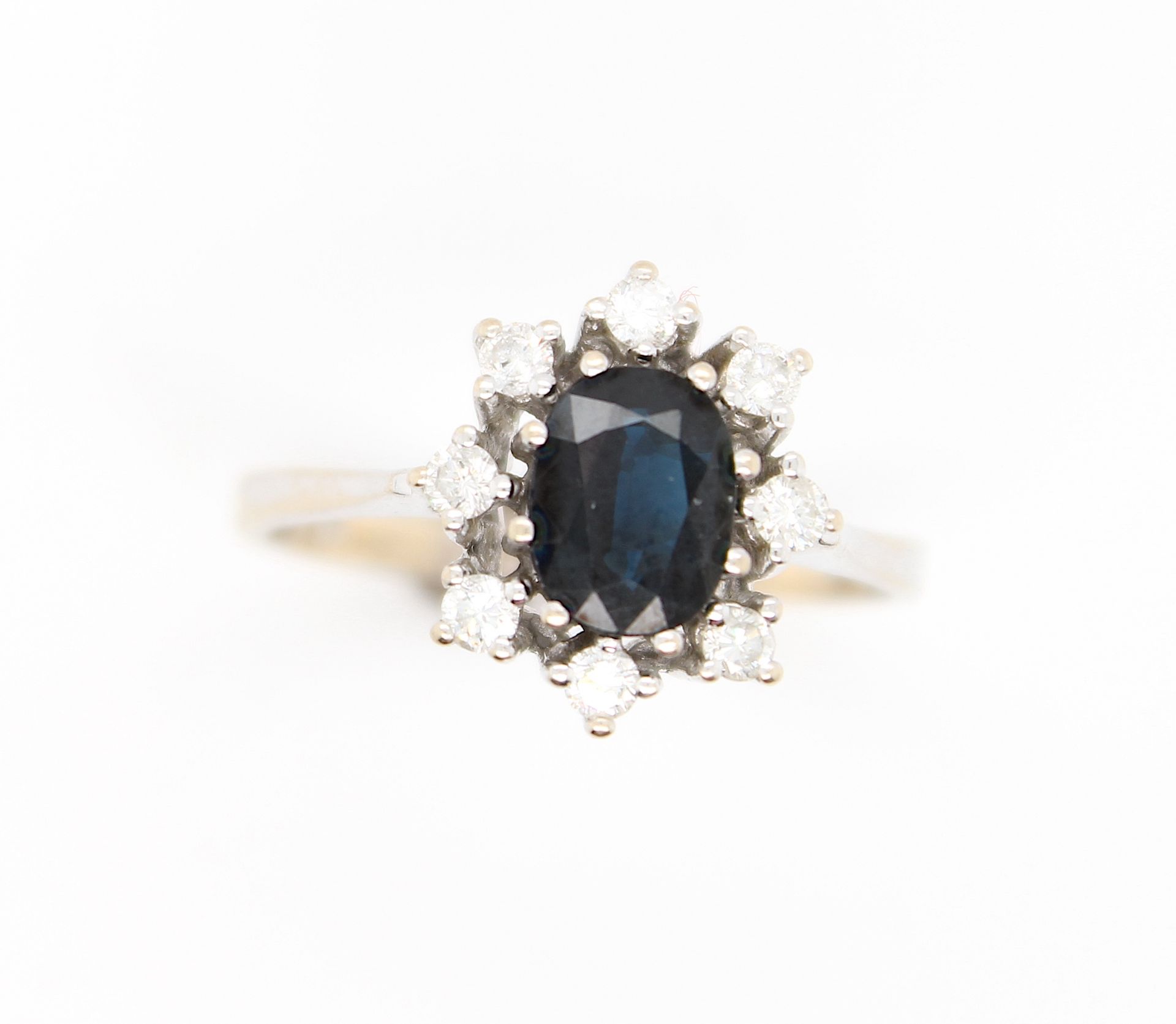 Ring mit einem Saphir und Brillanten, ges. ca. 0,30 ct