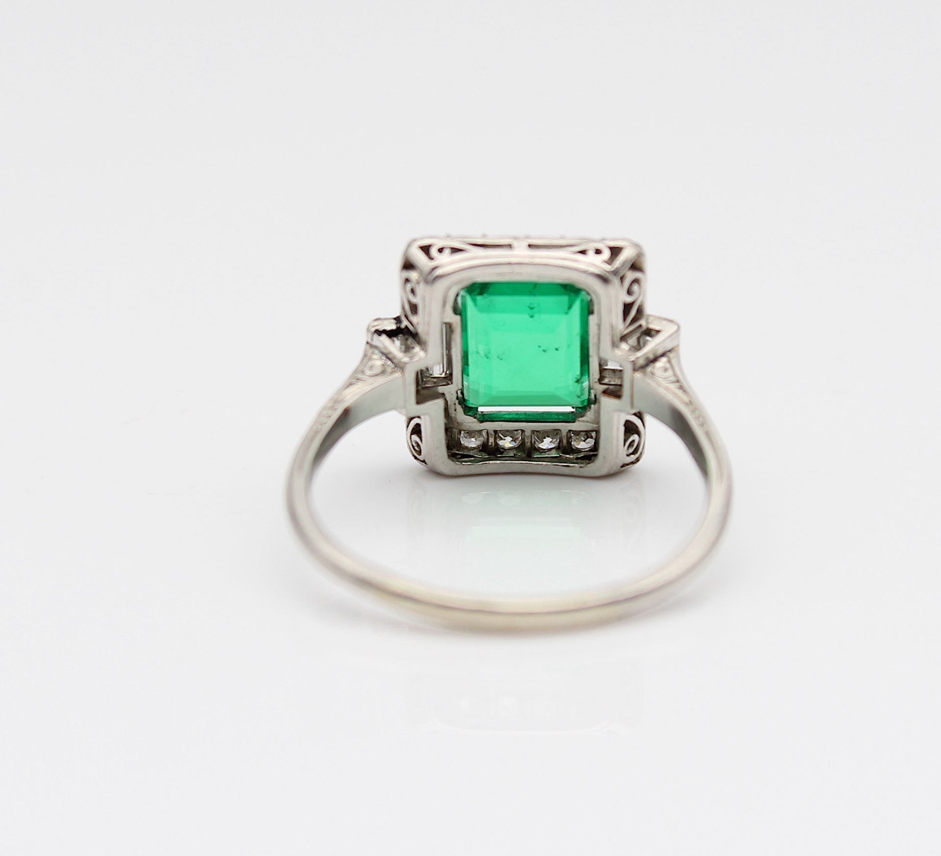 Platin Ring mit einem Smaragd und Diamanten - Bild 4 aus 4