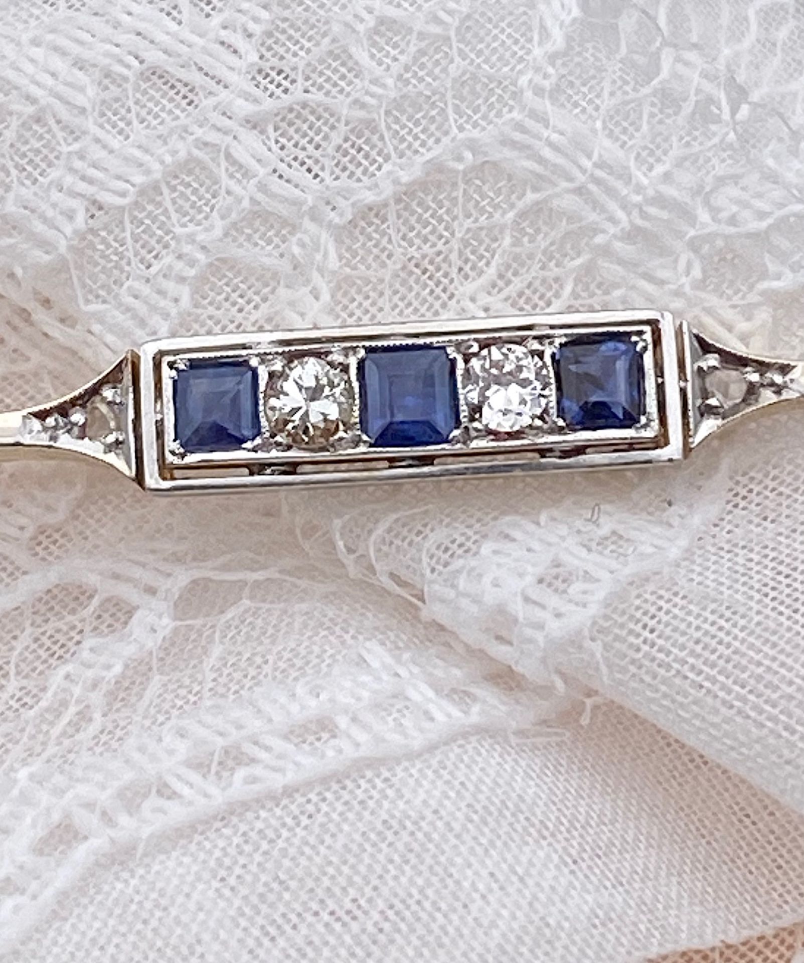 Nadel Art Deco mit Diamanten und Saphiren - Bild 2 aus 5