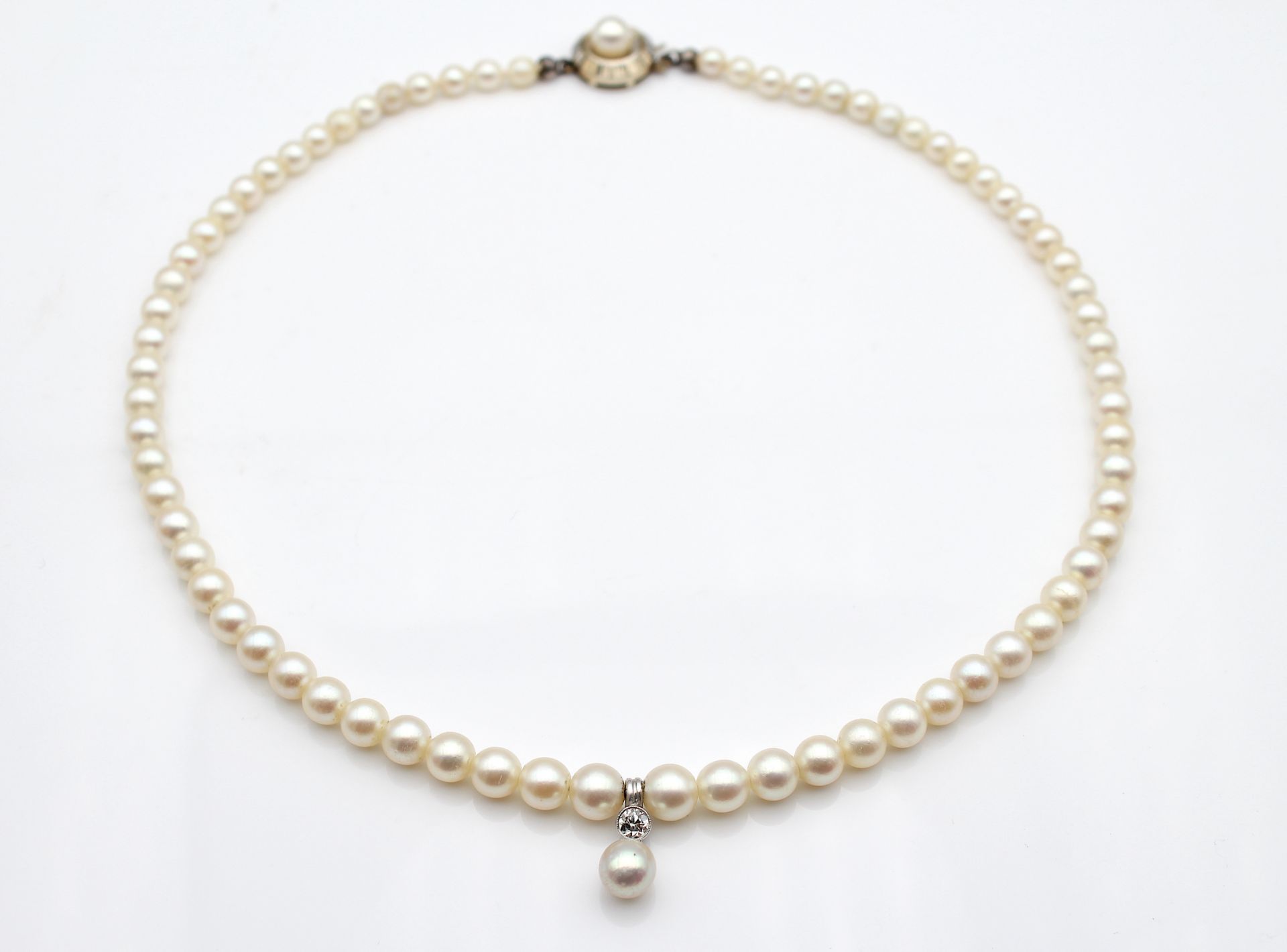 Elegant cultured pearl necklace with a diamond - Image 3 of 3