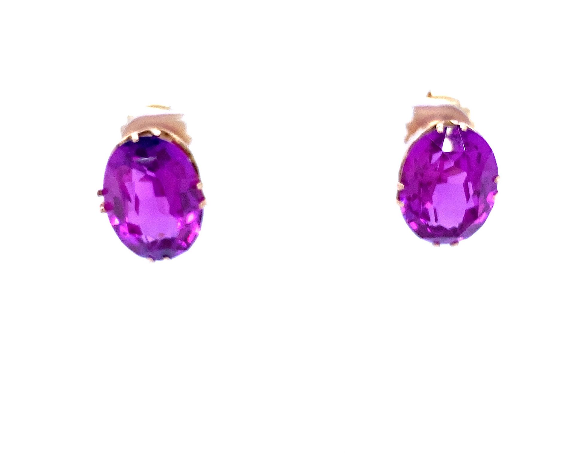 1 pair of stud earrings with large purple pink synthetic sapphires - Image 2 of 3