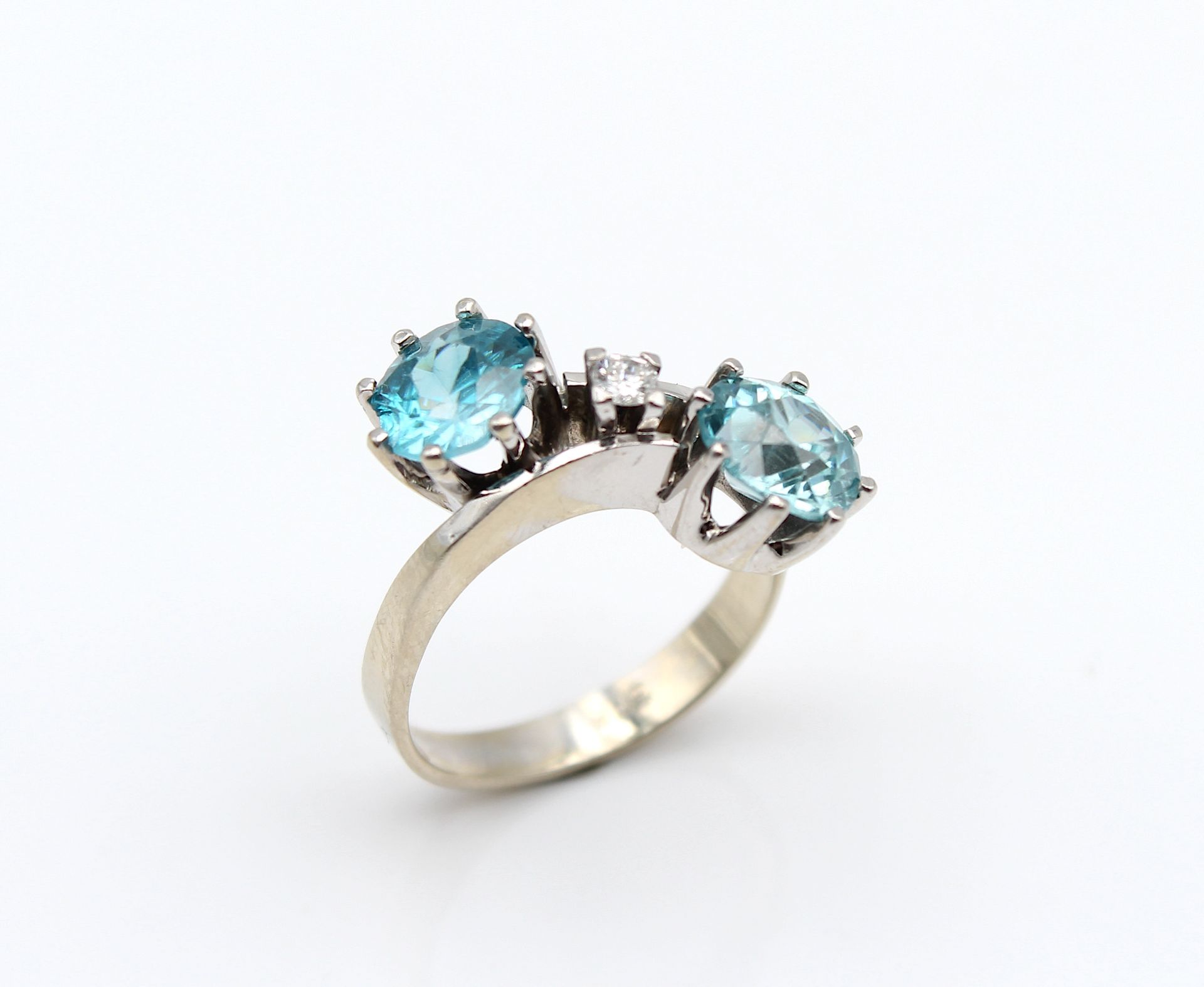 Ring mit 2 blauen Zirkonen in 585 Gold