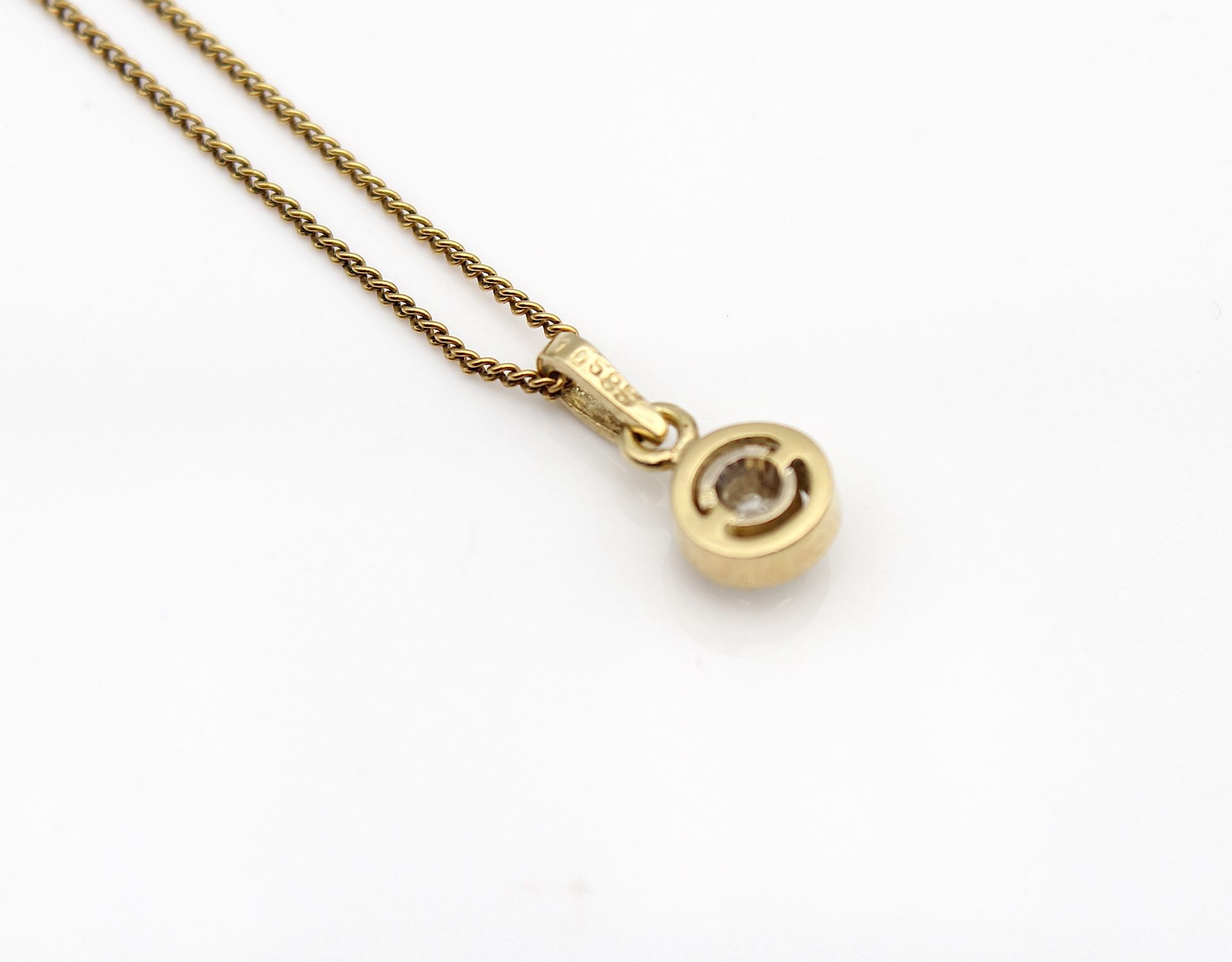 Chain with brilliant pendant - Image 3 of 4