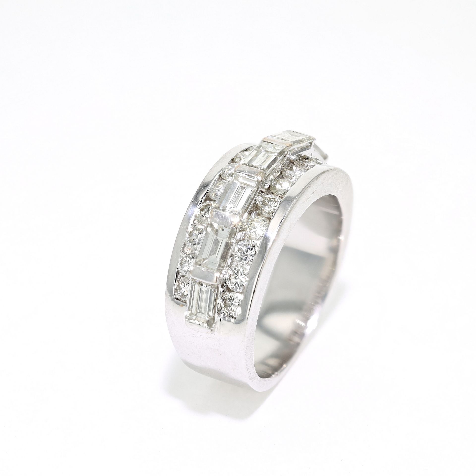 Extravaganter Ring mit ges. ca. 2,2 ct Brillanten/Diamanten - Bild 2 aus 6