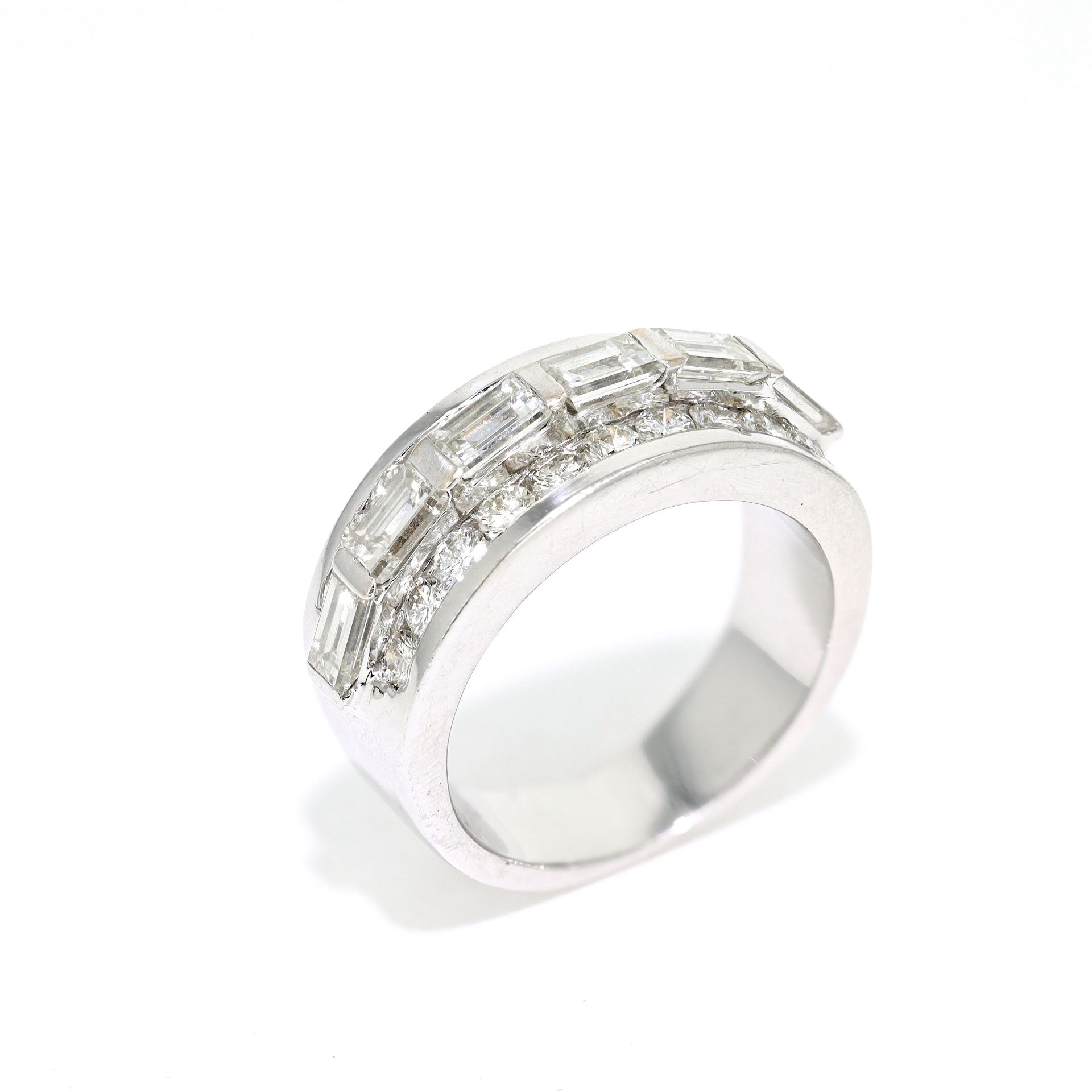 Extravaganter Ring mit ges. ca. 2,2 ct Brillanten/Diamanten