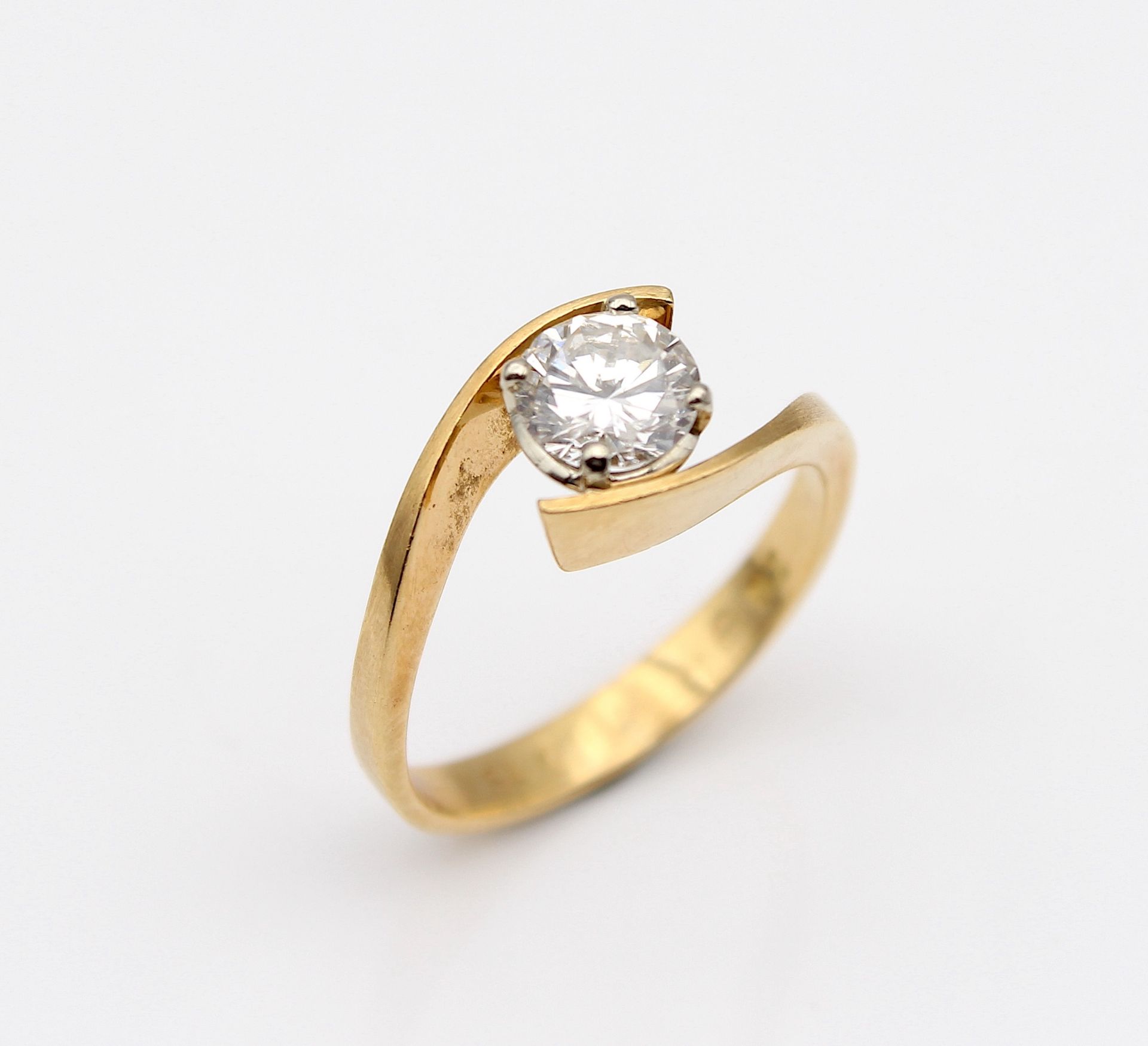 Solitaire ring with one brillant ca. 0,77 ct