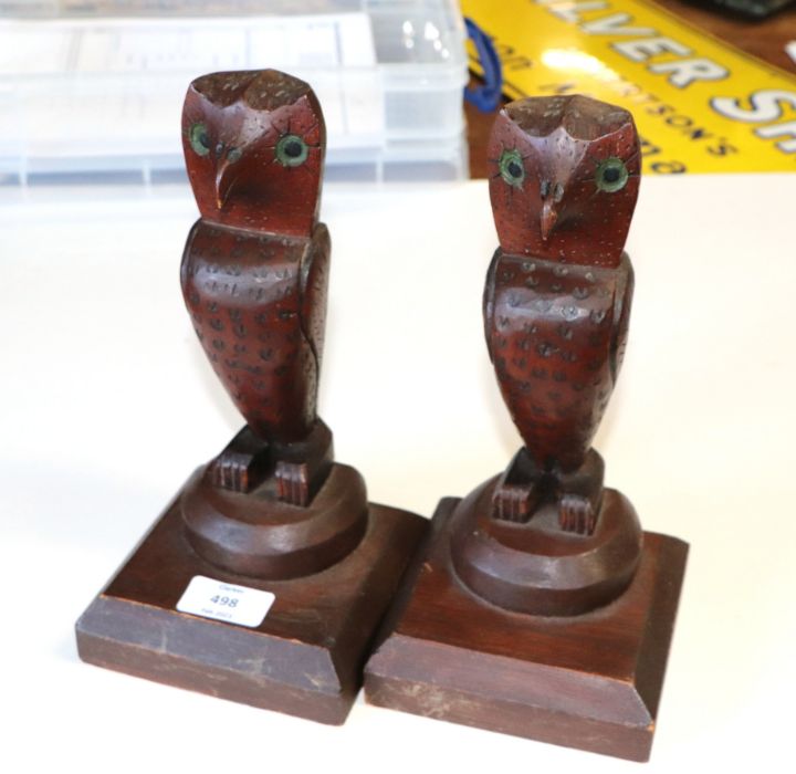 A pair of naïve folk art carved wooden owls, 25cms high. - Image 2 of 5