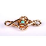 An Edwardian 15ct gold and turquoise set Celtic knot bar brooch, 3.8g.