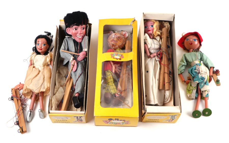 Five vintage Pelham puppets to include Rupert the Bear and Pop Singer (5).