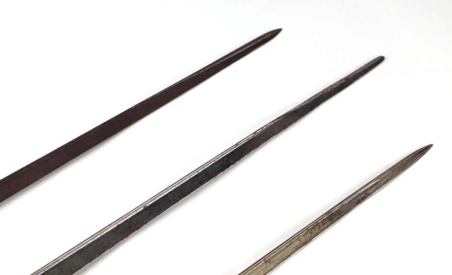 Three 19th century French Gras bayonets, each with 52cms steel blades (3). - Image 3 of 3