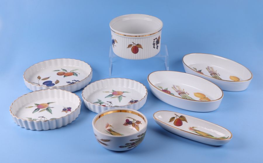 A large quantity of Royal Worcester Evesham dinner and tea service.Condition ReportGeneral wear, the - Image 4 of 6