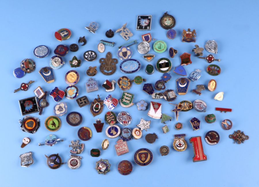 A quantity of assorted vintage lapel badges for various institutions and clubs to include W.V.W.S,