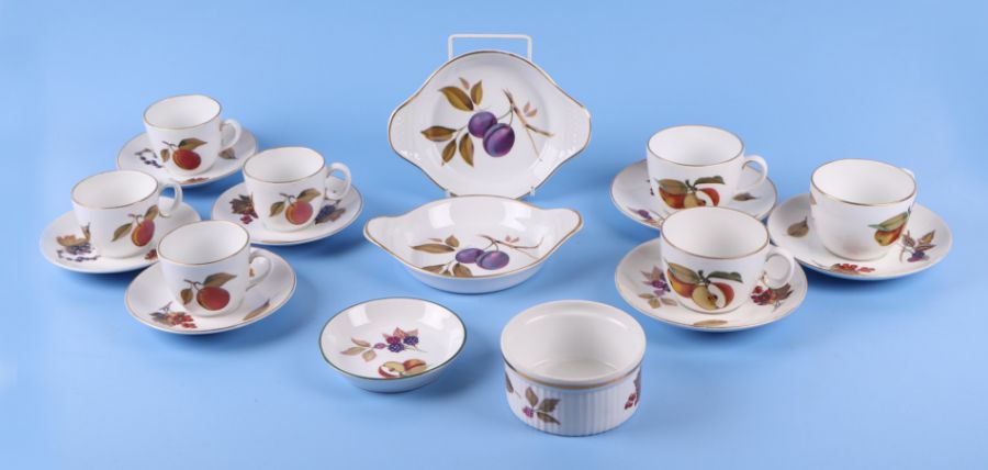 A large quantity of Royal Worcester Evesham dinner and tea service.Condition ReportGeneral wear, the - Image 6 of 6