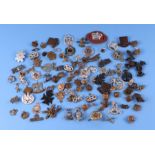 A quantity of military uniform and cap badges, various British regiments.