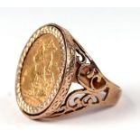 An Edward VII 1906 full gold sovereign in a 9ct gold ring mount, total weight 13.7g.