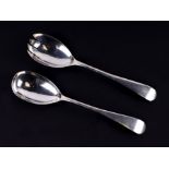 A pair of Old English pattern silver salad servers, Sheffield 1926, 143g.