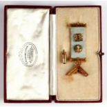 A 9ct gold Masonic jewel 'The King's Lodge, No. 3101', 6.5cms high, 8.8g, in original box.