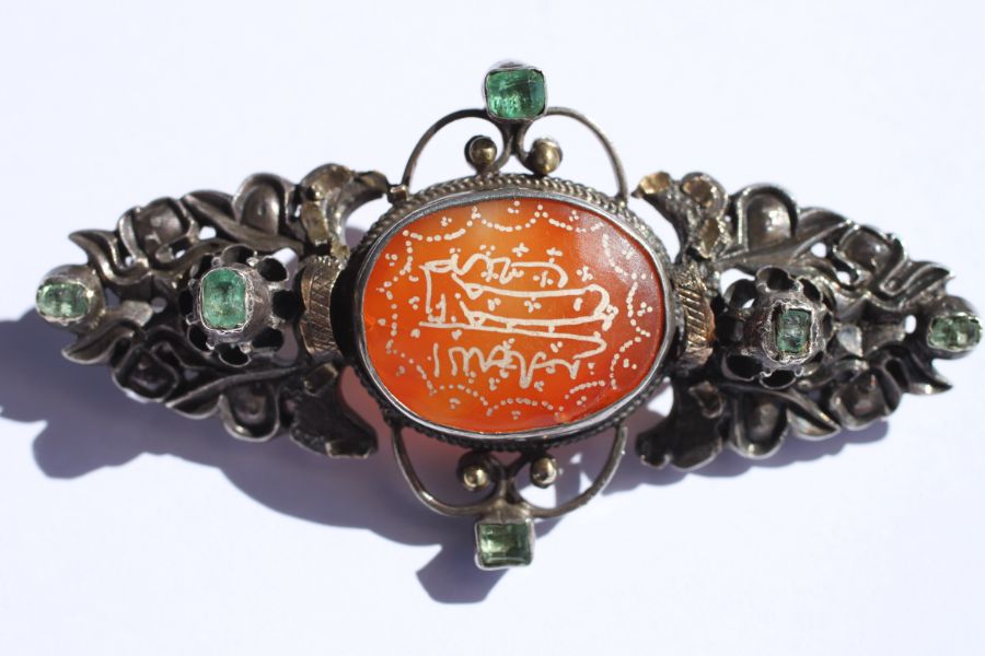 An Austro-Hungarian white metal brooch set with a central oval hardstone cabochon and six pale green - Image 9 of 12