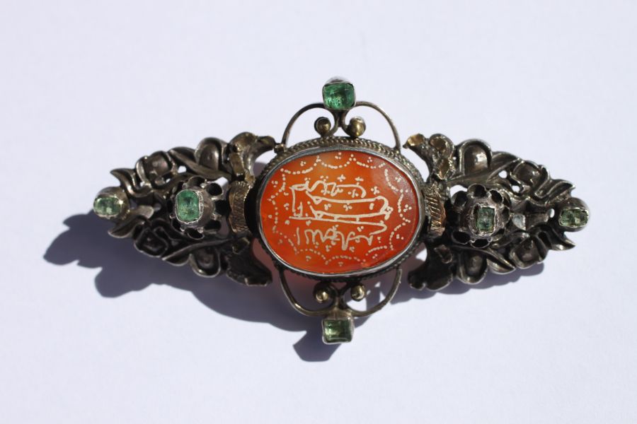 An Austro-Hungarian white metal brooch set with a central oval hardstone cabochon and six pale green - Image 6 of 12