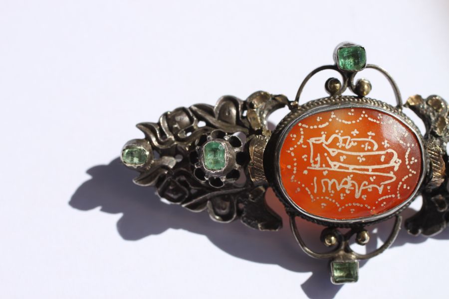 An Austro-Hungarian white metal brooch set with a central oval hardstone cabochon and six pale green - Image 8 of 12
