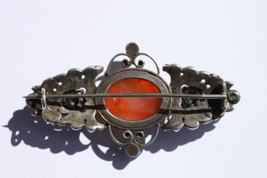 An Austro-Hungarian white metal brooch set with a central oval hardstone cabochon and six pale green - Image 3 of 12