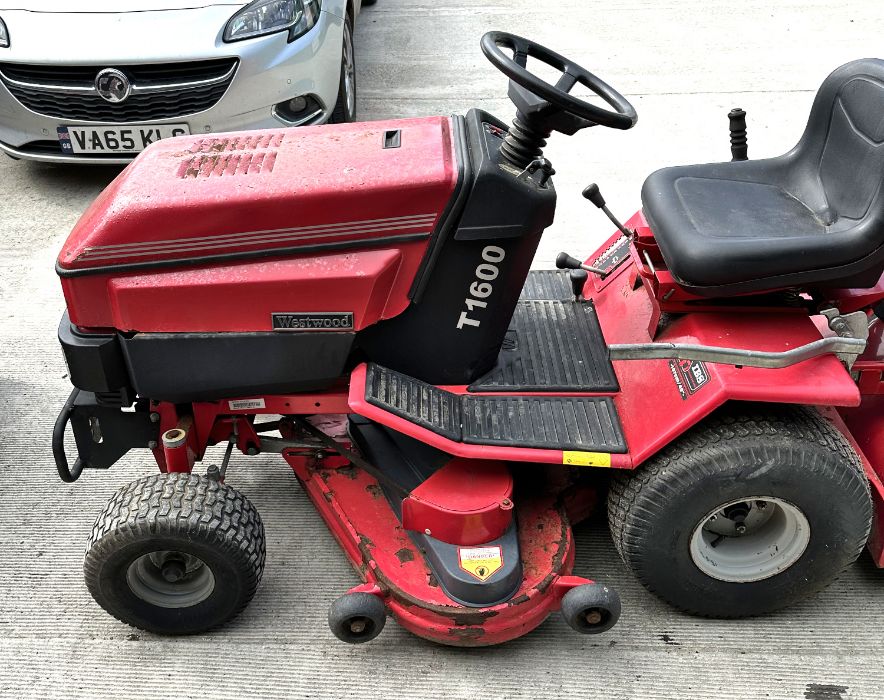 A Westwood T1600 ride-on petrol lawn mower, together with grass collection box. - Image 2 of 10