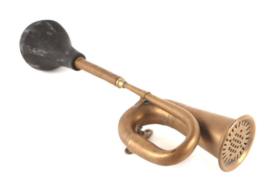 A brass car horn, 46cms long.