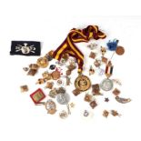 A quantity of cap badges, buttons and medallions.