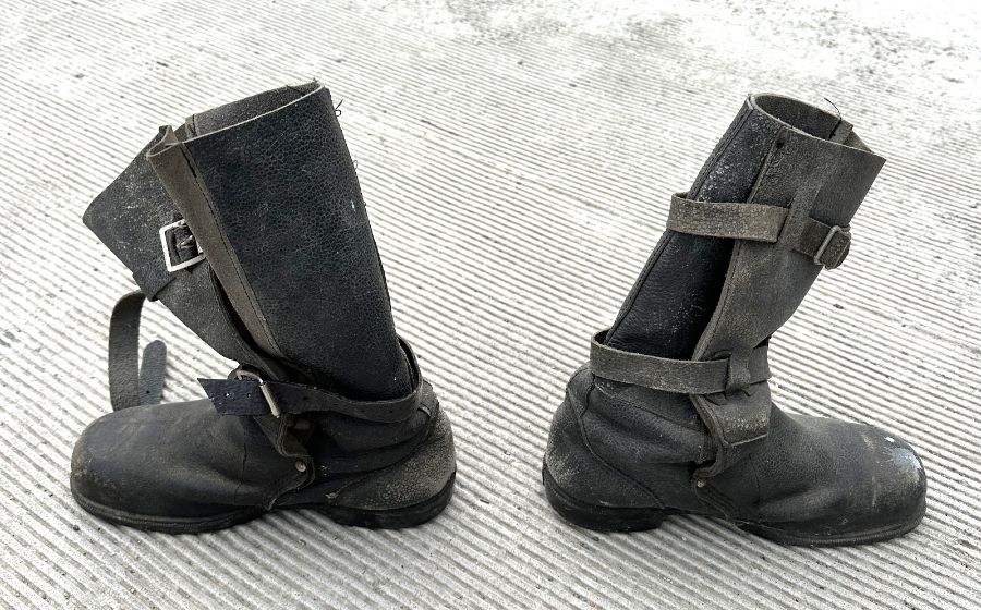 A BSA ZB Gold Star saddle; together with a pair of black leather motorcycle boots. - Image 3 of 3