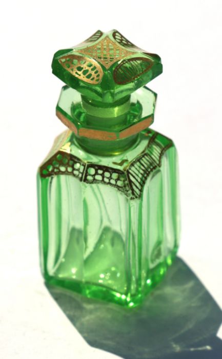 A 19th century French Boulle work scent bottle box containing eight green glass scent bottles with - Image 19 of 23