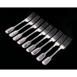 Nine George IV silver forks, 17.5cm long, London 1821, 450g.