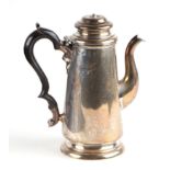 An Edwardian silver coffee pot, Birmingham 1903, 308g, 18cm high.