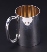 A George V silver half pint tankard, Birmingham 1911, 313g.