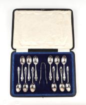 A set of twelve silver teaspoons with matching sugar nips, Sheffield 1919, 90g, cased.