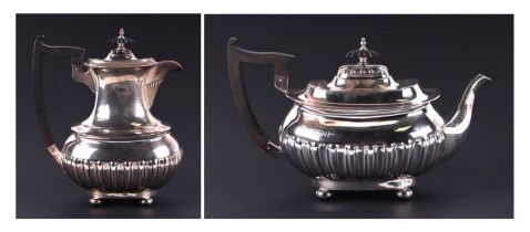 A George V silver teapot on bun feet, Sheffield 1927 and matching hot water jug, 1470g (2).