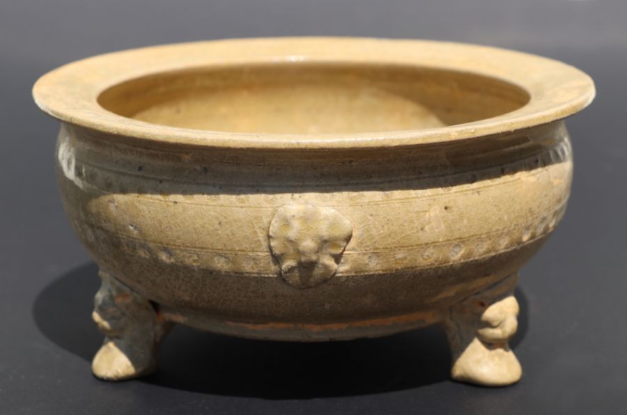 A Chinese monochrome brown glaze tripod footed bowl with incised decoration, 20cm diameter. - Image 3 of 7