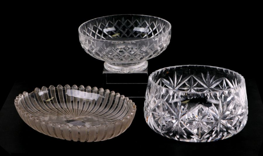A quantity of glassware to include 19th century cut glass milk jugs, other jugs and bowls, cut glass - Image 3 of 5