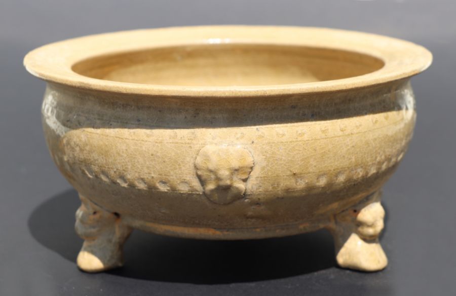 A Chinese monochrome brown glaze tripod footed bowl with incised decoration, 20cm diameter. - Image 2 of 7