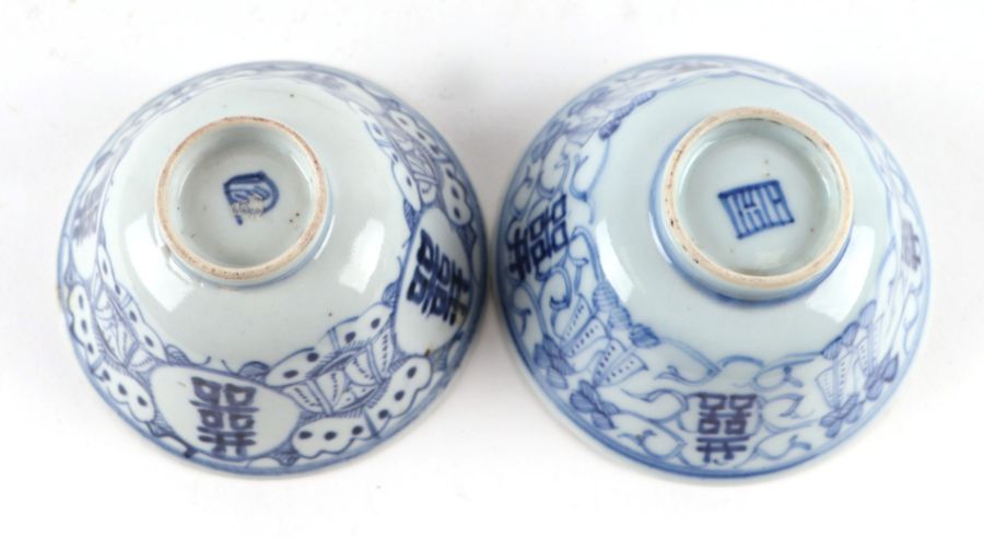 A pair of Chinese blue and white bowls and covers. 11cm diameter - Image 4 of 4