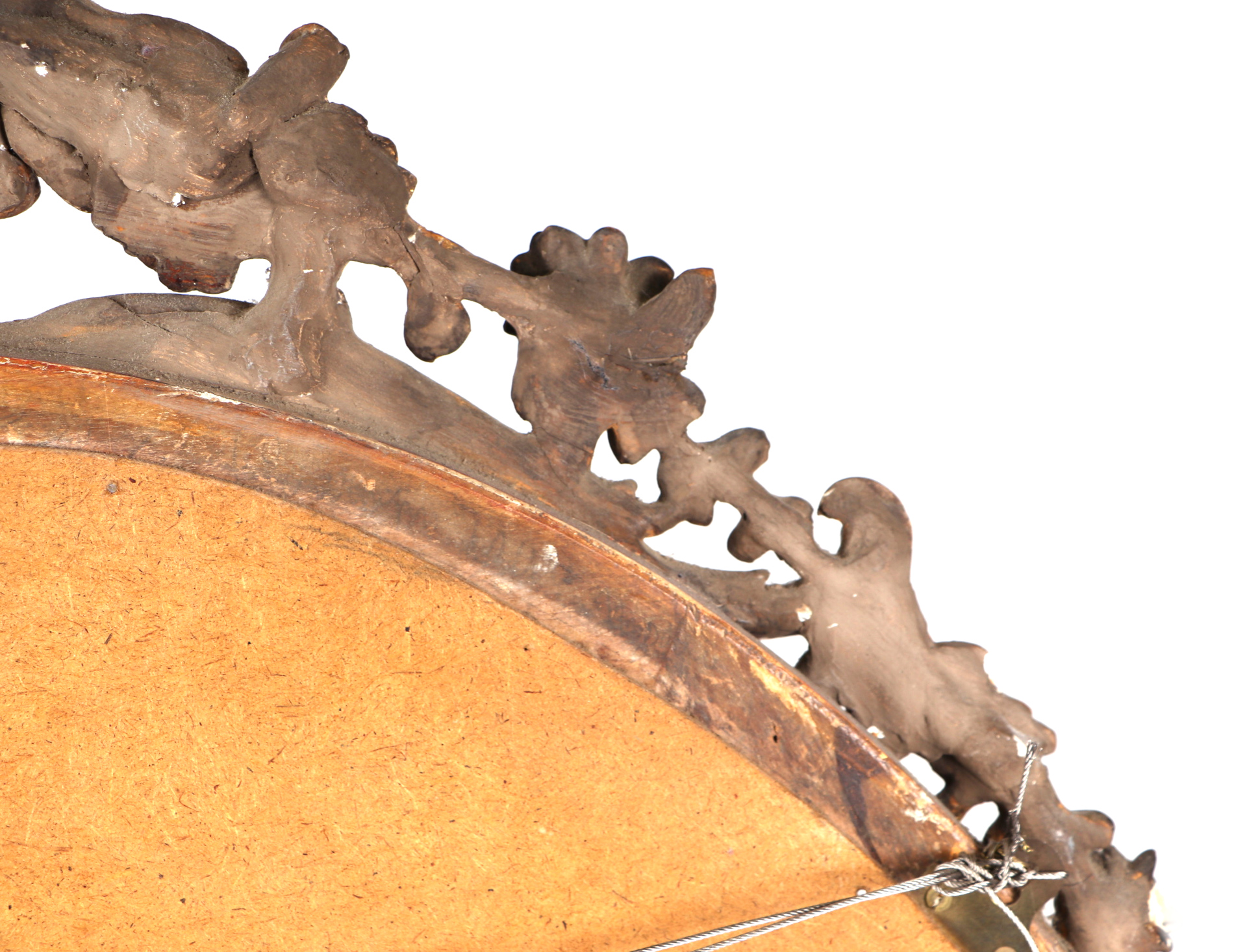 A 19th century carved giltwood and gesso oval wall mirror decorated with fleur de lys and swags - Image 9 of 9