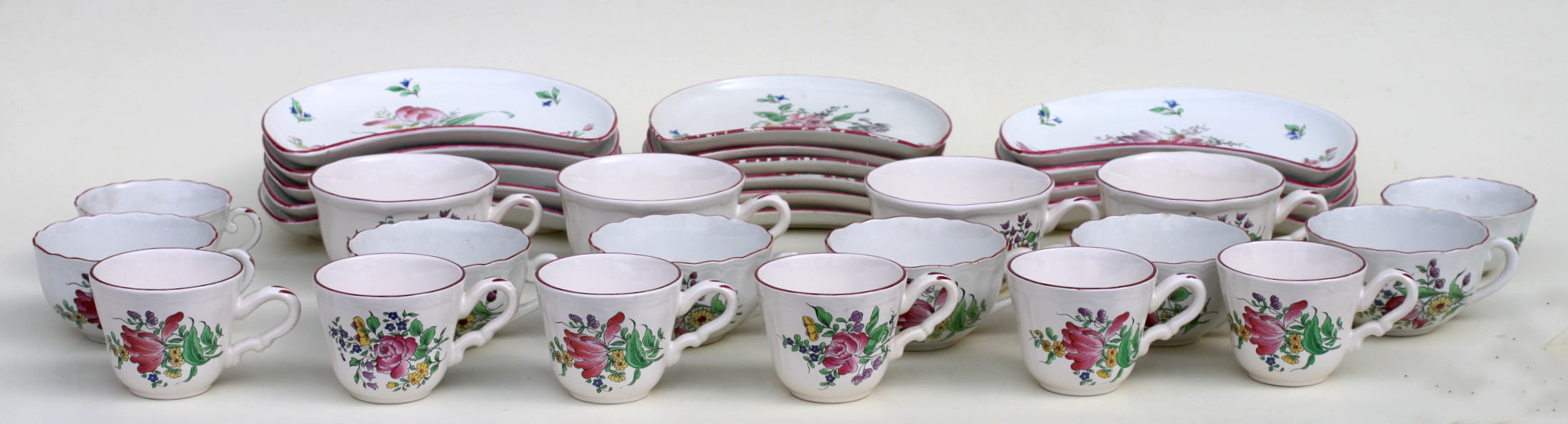 A quantity of assorted French Luneville tea and dinner wares to include soup bowls, dinner plates, - Image 2 of 4